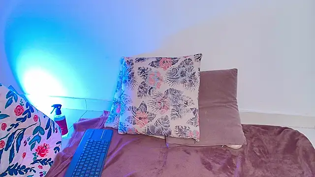 Snapshot of Abril_milf11 chatting on April 15, 2026, 12:23 pm Abril milf11 online show from April 15, 2026, 12:23 pm