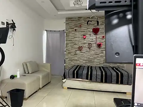 Snapshot of kinkyhousexxxx chatting on February 18, 2026, 11:33 pm kinkyhousexxxx online show from February 18, 2026, 11:33 pm