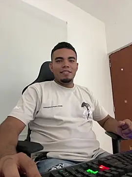 Snapshot of kinkyhousexxxx chatting on February 21, 2026, 11:28 pm kinkyhousexxxx online show from February 21, 2026, 11:28 pm