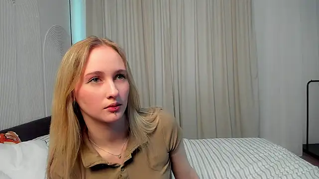 Snapshot of TraceeRebollar chatting on March 3, 2026, 12:33 pm TraceeRebollar online show from March 3, 2026, 12:33 pm