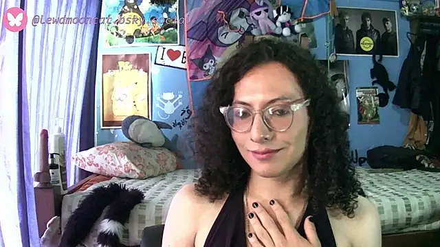 lewd mooncat online show from May 15, 2026, 6:26 pm