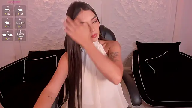 JulietteMoreau online show from April 1, 2026, 8:06 pm