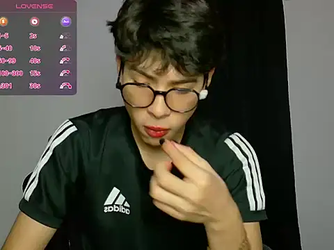 Snapshot of leotnk chatting on February 19, 2026, 9:33 pm leotnk online show from February 19, 2026, 9:33 pm