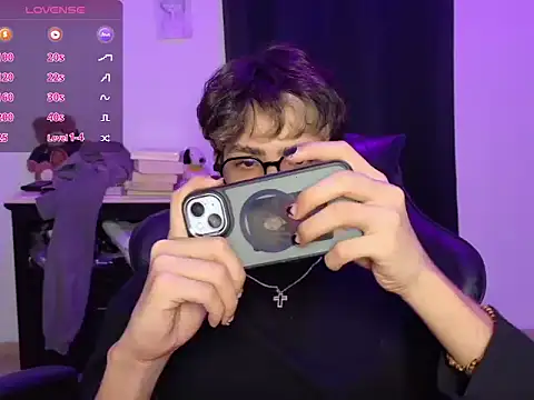 Snapshot of leotnk chatting on March 5, 2026, 4:08 am leotnk online show from March 5, 2026, 4:08 am