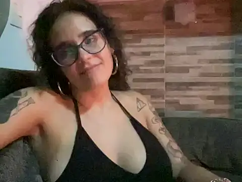 Snapshot of curlybb55 chatting on March 5, 2026, 4:08 am curlybb55 online show from March 5, 2026, 4:08 am