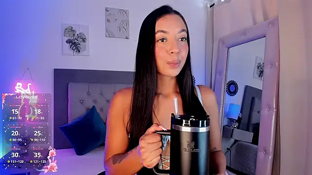 julietha Vega online show from March 28, 2026, 6:18 pm