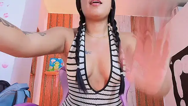 valenttina narvaez online show from March 28, 2026, 1:43 pm