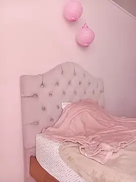 kiki milu online show from March 12, 2026, 2:23 pm