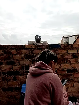 kiki milu online show from April 14, 2026, 1:28 pm