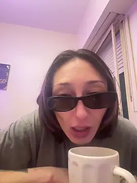 Snapshot of FrutillitaXX chatting on February 16, 2026, 6:31 am FrutillitaXX online show from February 16, 2026, 6:31 am