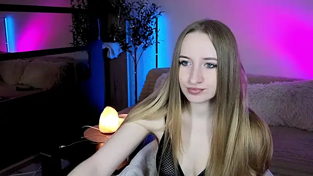 Snapshot of Oxy_Foxie chatting on May 16, 2026, 6:28 pm Oxy Foxie online show from May 16, 2026, 6:28 pm