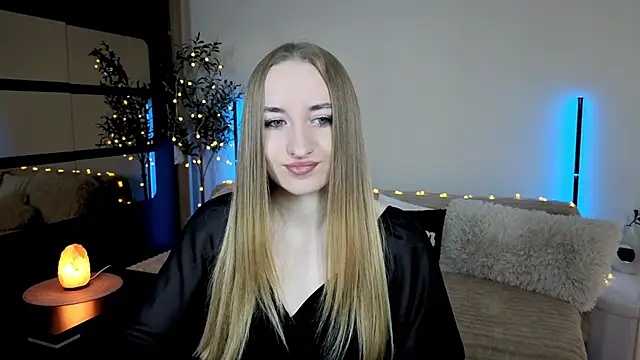 Snapshot of Oxy_Foxie chatting on May 20, 2026, 5:52 pm Oxy Foxie online show from May 20, 2026, 5:52 pm
