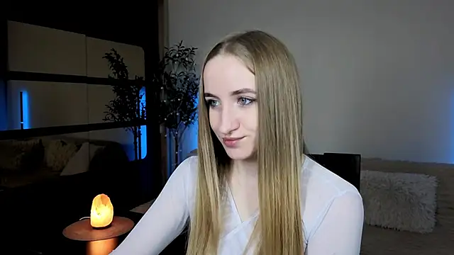Snapshot of Oxy_Foxie chatting on May 25, 2026, 8:48 pm Oxy Foxie online show from May 25, 2026, 8:48 pm
