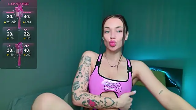 milkbrownn online show from April 24, 2026, 2:47 am