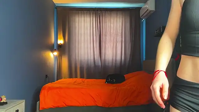 Anna Kare online show from April 6, 2026, 11:22 am