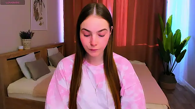 Maddy Wood  online show from March 9, 2026, 2:21 pm