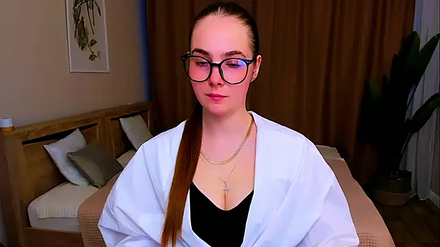 Maddy Wood  online show from April 9, 2026, 5:07 pm