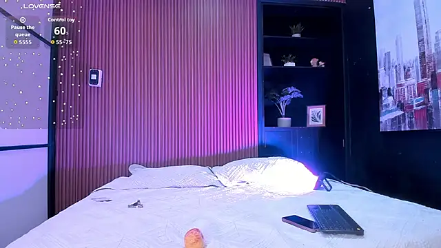 Snapshot of SiaFoxx_ chatting on June 4, 2026, 8:48 pm SiaFoxx online show from June 4, 2026, 8:48 pm