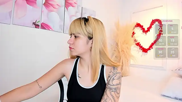 Snapshot of Fiorella_sweet chatting on February 27, 2026, 7:36 pm Fiorella sweet online show from February 27, 2026, 7:36 pm