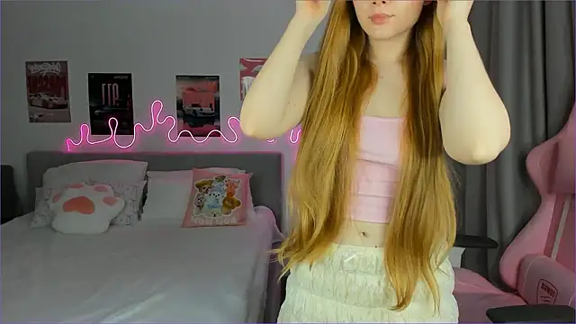 EvaRaee online show from March 15, 2026, 3:56 am