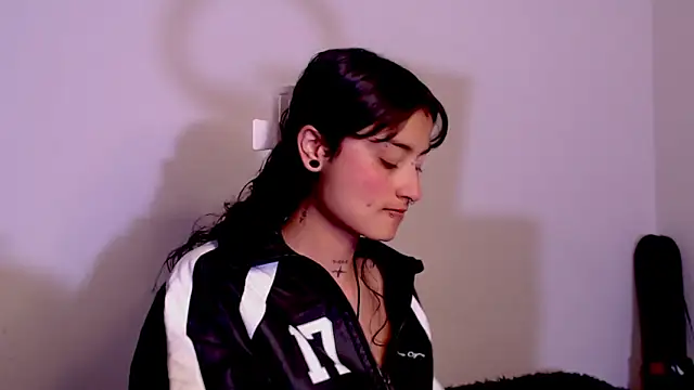 Snapshot of Lili__Clan chatting on February 24, 2026, 8:51 pm Lili Clan online show from February 24, 2026, 8:51 pm