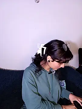 Snapshot of Lili__Clan chatting on March 4, 2026, 11:00 pm Lili Clan online show from March 4, 2026, 11:00 pm