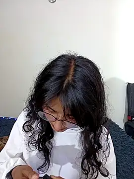 Snapshot of Lili__Clan chatting on April 4, 2026, 1:37 am Lili Clan online show from April 4, 2026, 1:37 am