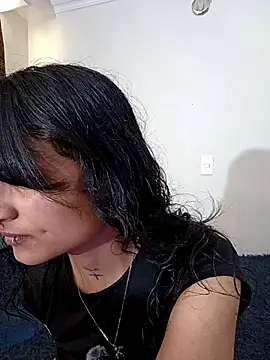 Snapshot of Lili__Clan chatting on April 4, 2026, 6:27 pm Lili Clan online show from April 4, 2026, 6:27 pm