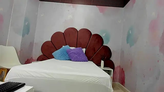 hillary bigbutt online show from March 15, 2026, 3:45 am