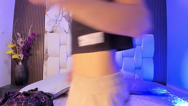 alisstarr online show from April 8, 2026, 11:43 am