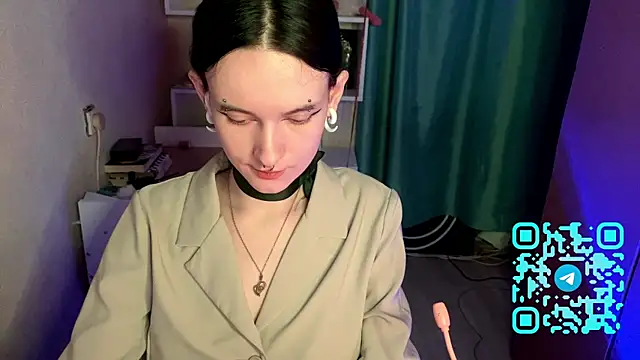 Snapshot of MabelDefina chatting on April 15, 2026, 12:01 pm MabelDefina online show from April 15, 2026, 12:01 pm