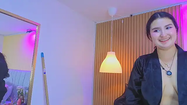 zoe moon   online show from March 13, 2026, 1:56 am