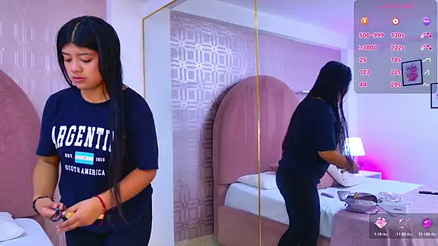 Khloe Moon online show from April 17, 2026, 7:50 pm