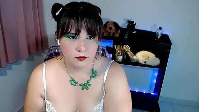 Snapshot of Queen_Genevieve chatting on May 22, 2026, 1:46 am Queen Genevieve online show from May 22, 2026, 1:46 am