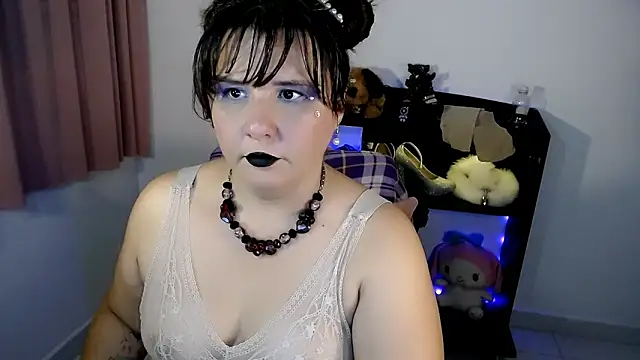 Snapshot of Queen_Genevieve chatting on May 23, 2026, 2:06 am Queen Genevieve online show from May 23, 2026, 2:06 am
