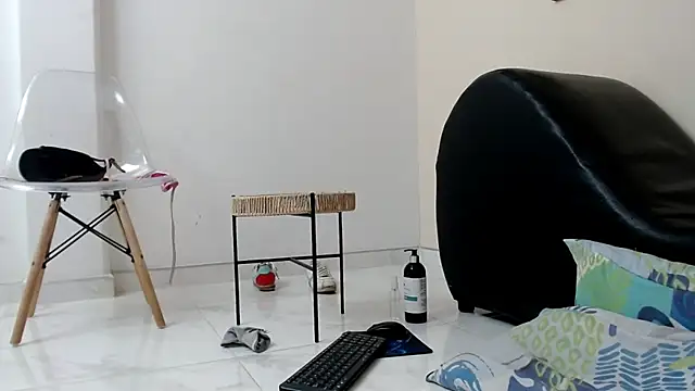 skinnysexy18 online show from April 6, 2026, 4:46 am