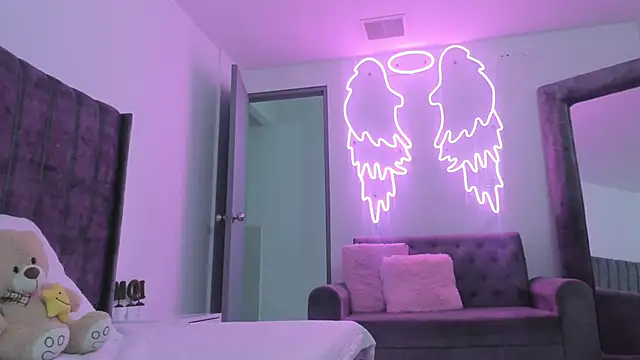 Snapshot of Evelin__thompsson chatting on February 17, 2026, 4:09 am Evelin thompsson online show from February 17, 2026, 4:09 am