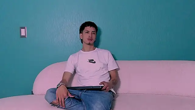 Snapshot of Youdoll_ chatting on February 25, 2026, 1:32 pm Youdoll online show from February 25, 2026, 1:32 pm