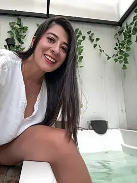 Snapshot of miiaa_love chatting on February 21, 2026, 10:22 pm miiaa love online show from February 21, 2026, 10:22 pm