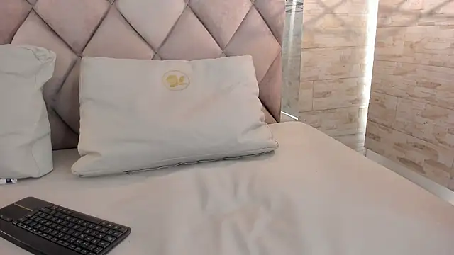 bella novoa online show from March 10, 2026, 3:11 am