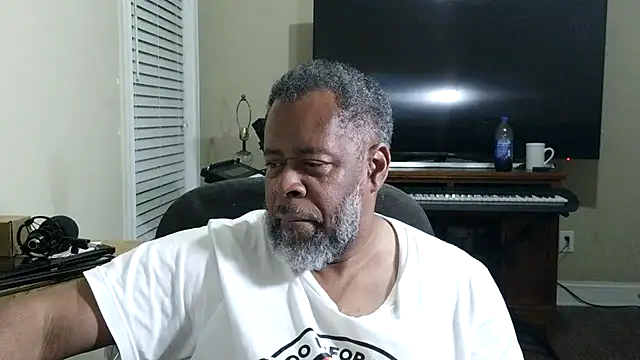 Cleozevo1961 online show from July 12, 2026, 3:19 am