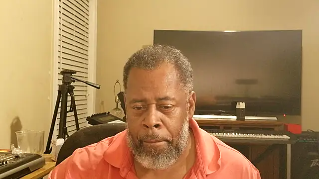 Cleozevo1961 online show from July 15, 2026, 4:07 am
