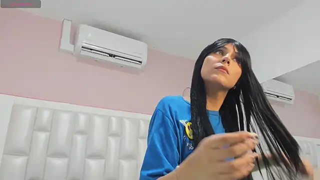 Snapshot of Liia_Collins chatting on May 7, 2026, 5:40 pm Liia Collins online show from May 7, 2026, 5:40 pm