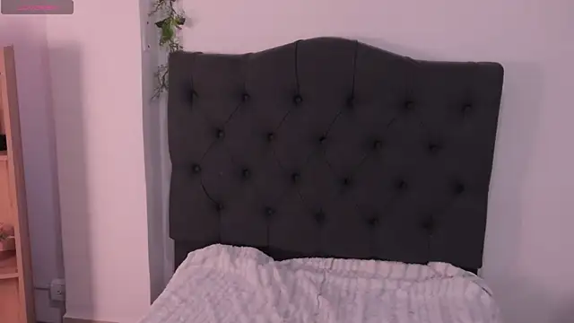 AmyKiss  online show from May 9, 2026, 1:05 pm