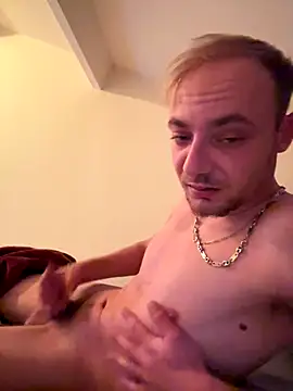 Crevette311 online show from November 24, 2025, 11:15 pm