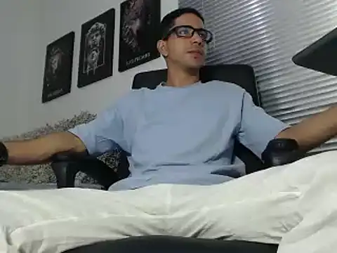 Snapshot of Kratoswolf chatting on July 16, 2026, 1:50 pm Kratoswolf online show from July 16, 2026, 1:50 pm