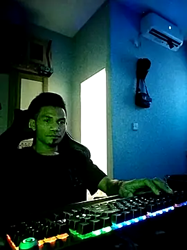 Snapshot of UcEng_Lab chatting on March 1, 2026, 1:07 am UcEng Lab online show from March 1, 2026, 1:07 am