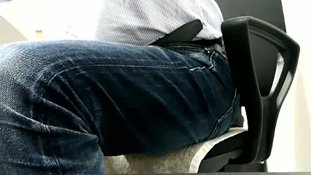 gitano697 online show from April 10, 2026, 2:33 pm