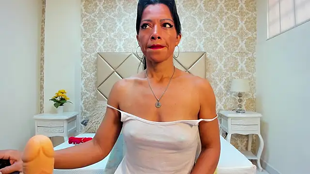 FernandaAvilax online show from June 14, 2026, 5:04 pm