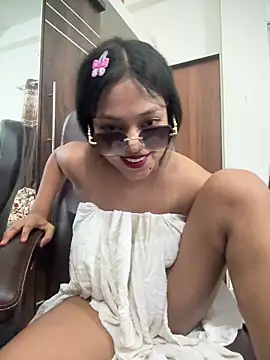 Snapshot of sizzler_hotz chatting on May 19, 2026, 4:13 pm sizzler hotz online show from May 19, 2026, 4:13 pm